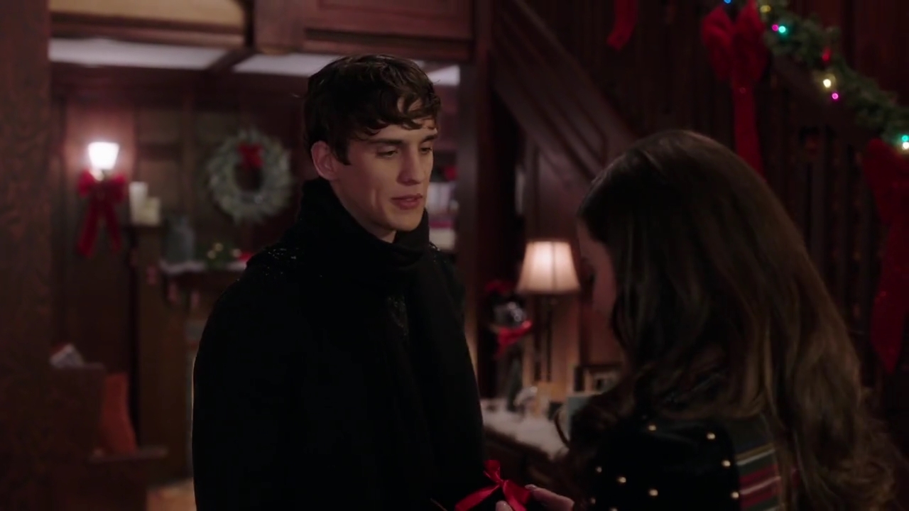Charmed-Online-dot-nl_Charmed-1x09JingleHell00704.jpg