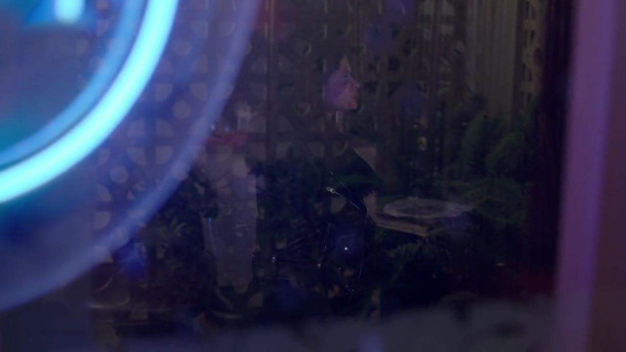 Charmed-Online-dot-nl_Charmed-1x09JingleHell00769.jpg