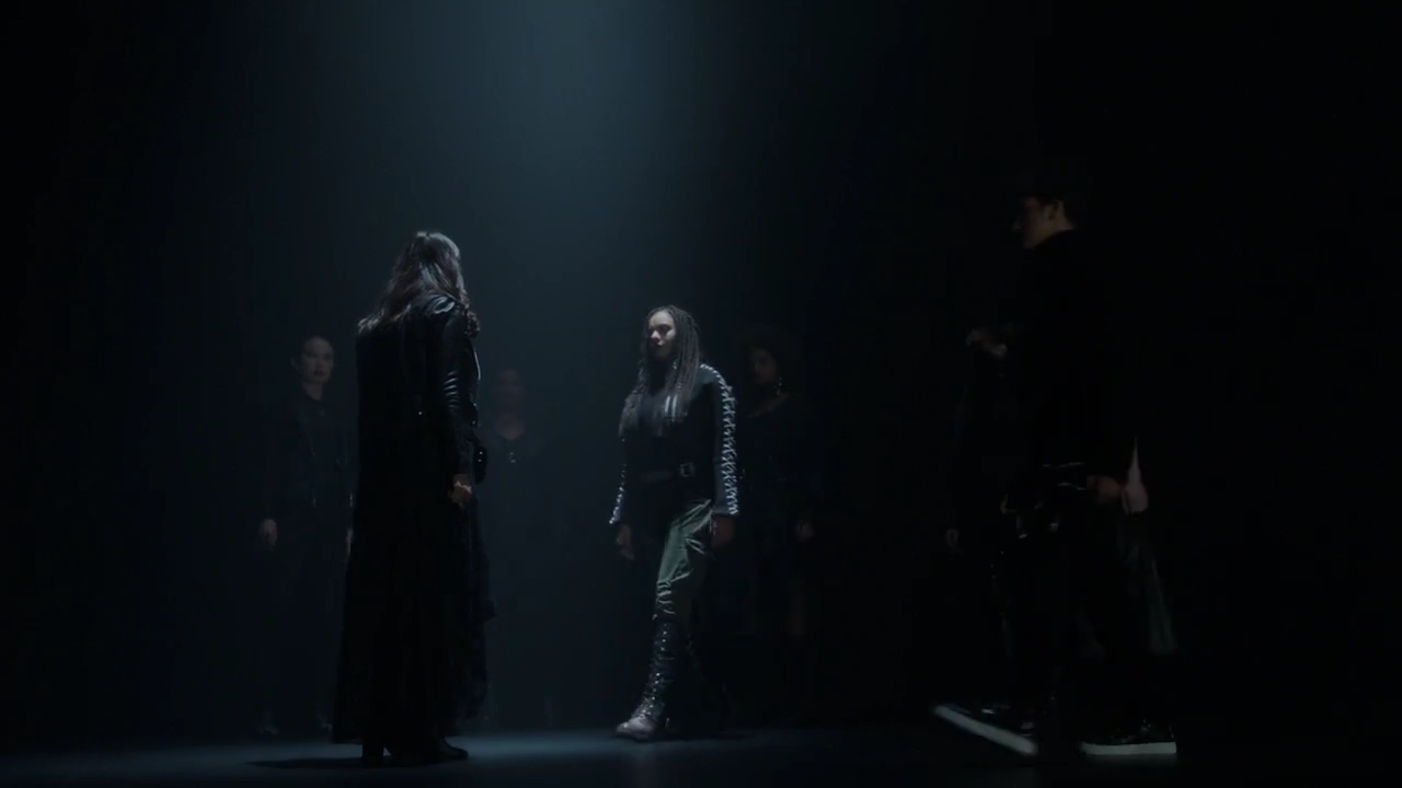 Charmed-Online-dot-nl_Charmed-1x09JingleHell00792.jpg