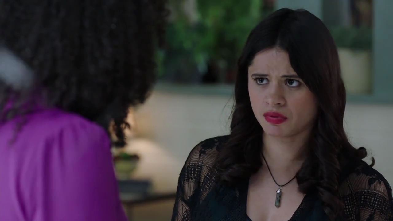 Charmed-Online-dot-nl_Charmed-1x09JingleHell01190.jpg
