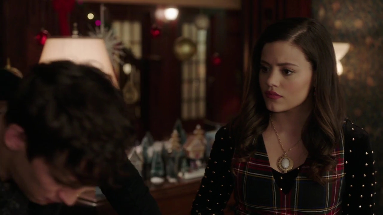 Charmed-Online-dot-nl_Charmed-1x09JingleHell01275.jpg