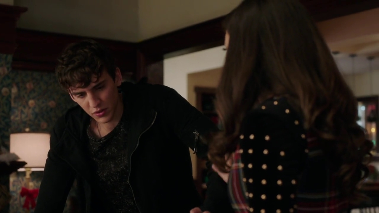 Charmed-Online-dot-nl_Charmed-1x09JingleHell01281.jpg Charmed-Online-dot-nl_Charmed-1x09JingleHell01281.jpg