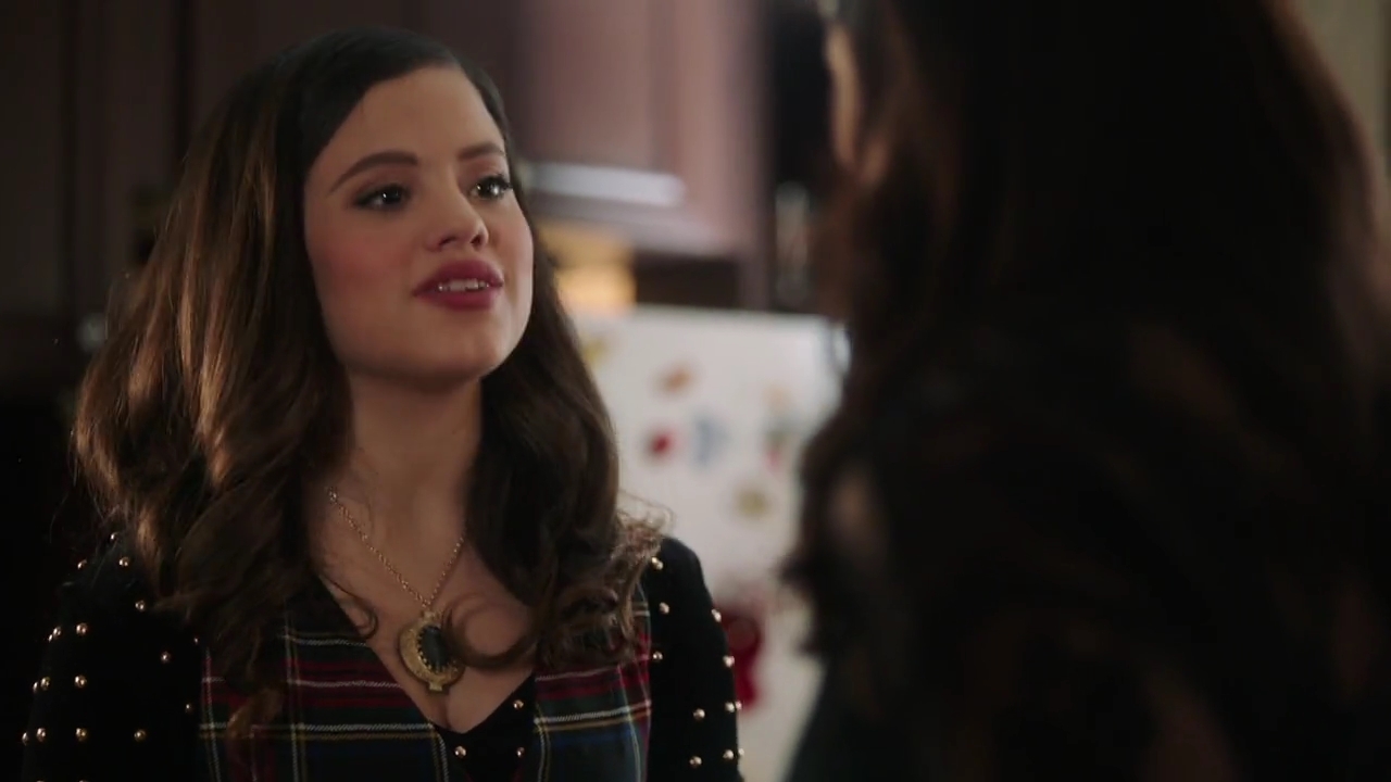 Charmed-Online-dot-nl_Charmed-1x09JingleHell01385.jpg