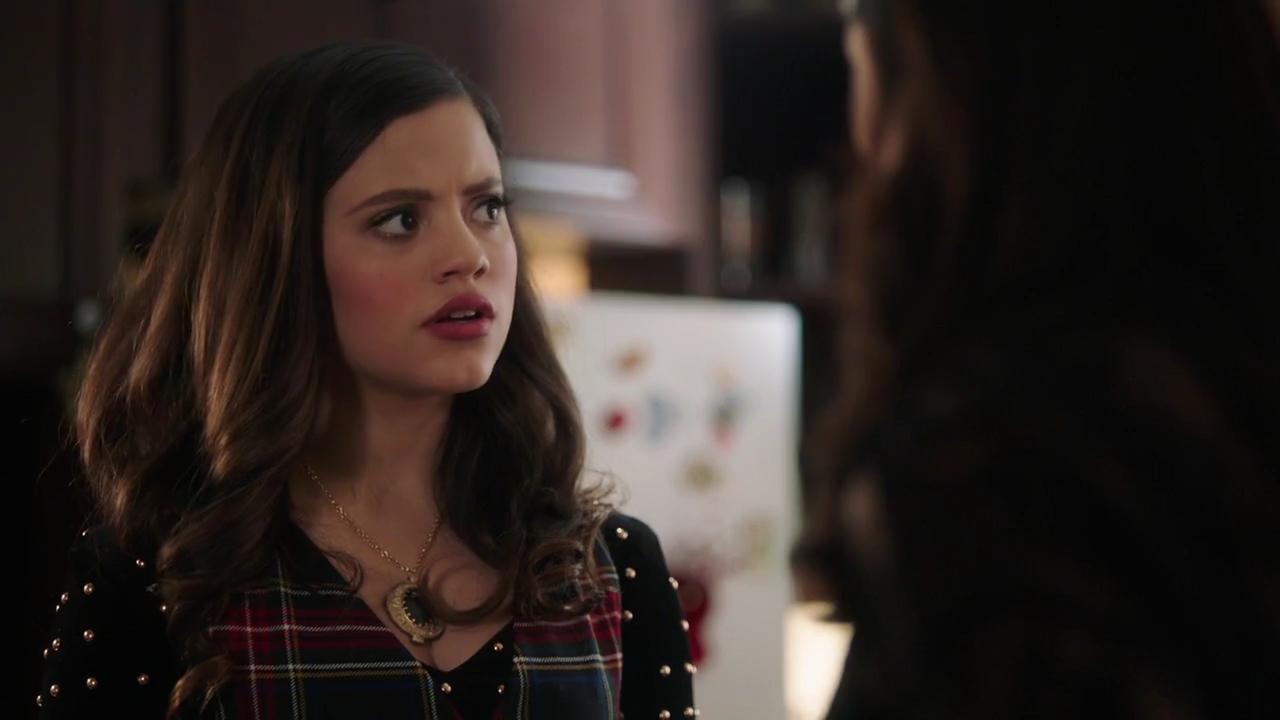 Charmed-Online-dot-nl_Charmed-1x09JingleHell01395.jpg