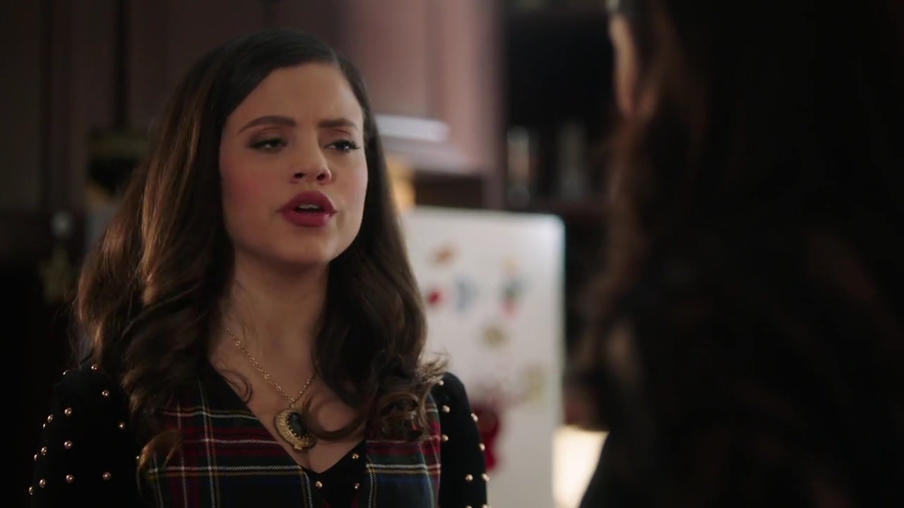 Charmed-Online-dot-nl_Charmed-1x09JingleHell01396.jpg