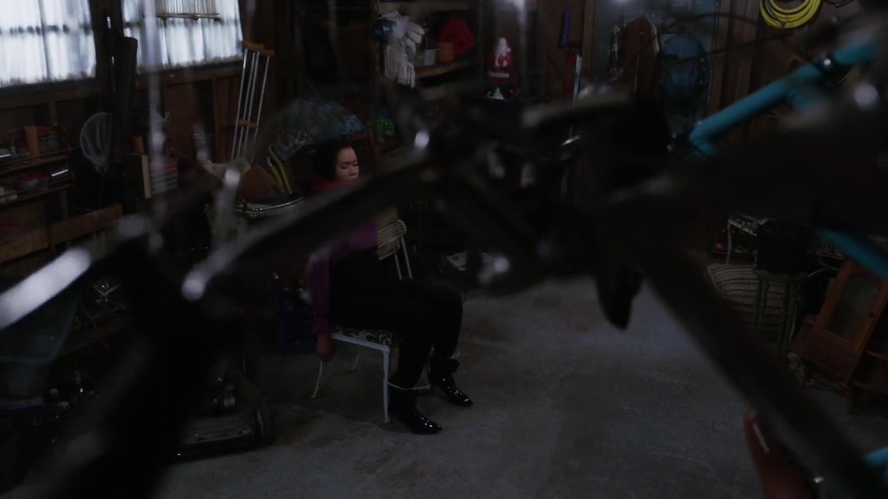 Charmed-Online-dot-nl_Charmed-1x09JingleHell01452.jpg