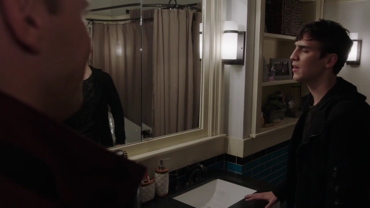 Charmed-Online-dot-nl_Charmed-1x09JingleHell01601.jpg Charmed-Online-dot-nl_Charmed-1x09JingleHell01601.jpg