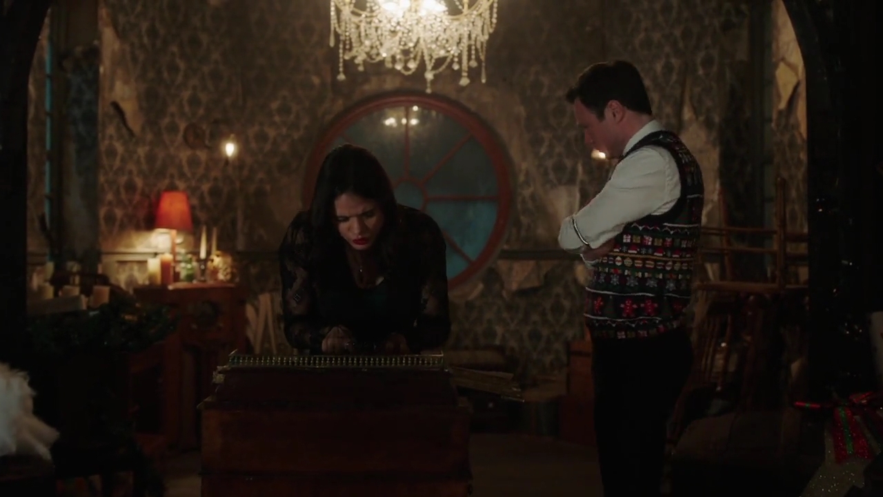 Charmed-Online-dot-nl_Charmed-1x09JingleHell01675.jpg Charmed-Online-dot-nl_Charmed-1x09JingleHell01675.jpg