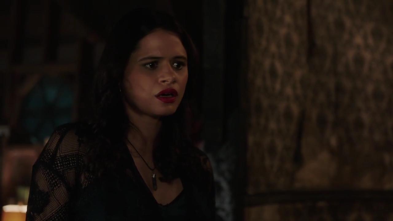 Charmed-Online-dot-nl_Charmed-1x09JingleHell01690.jpg