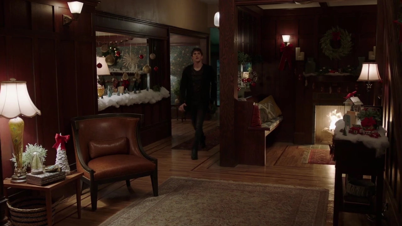 Charmed-Online-dot-nl_Charmed-1x09JingleHell01701.jpg