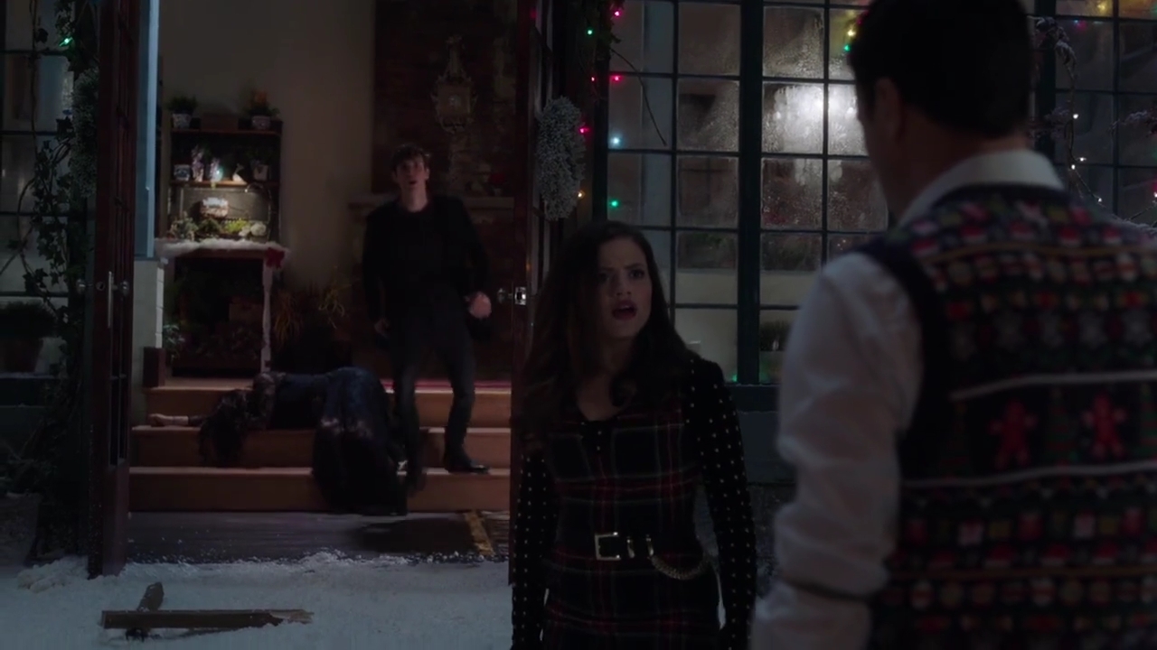 Charmed-Online-dot-nl_Charmed-1x09JingleHell01805.jpg
