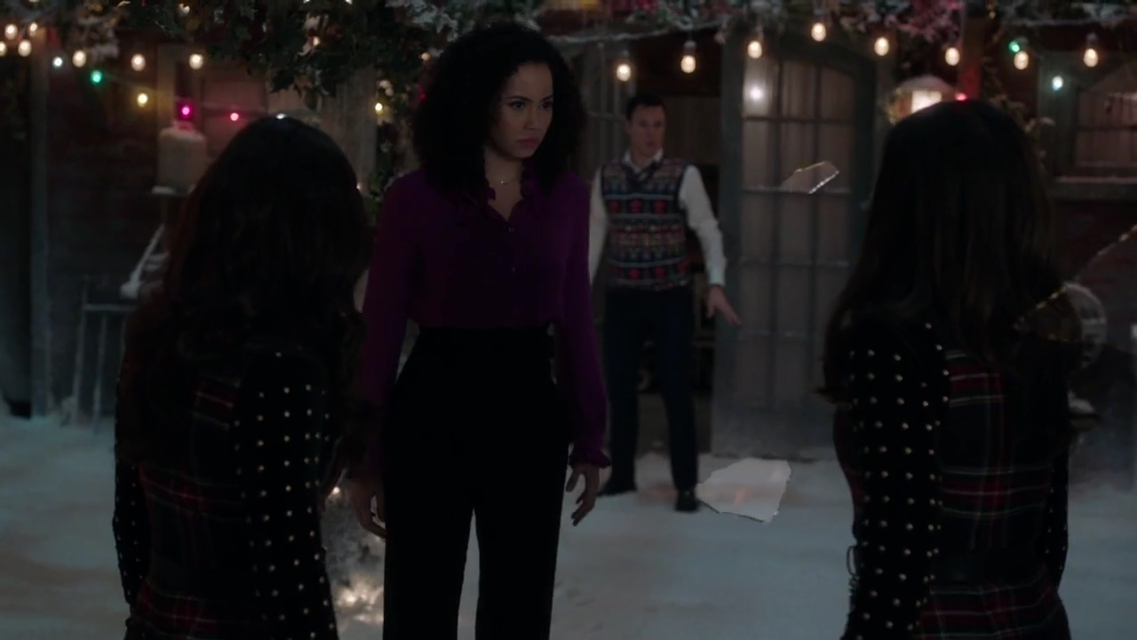 Charmed-Online-dot-nl_Charmed-1x09JingleHell01820.jpg