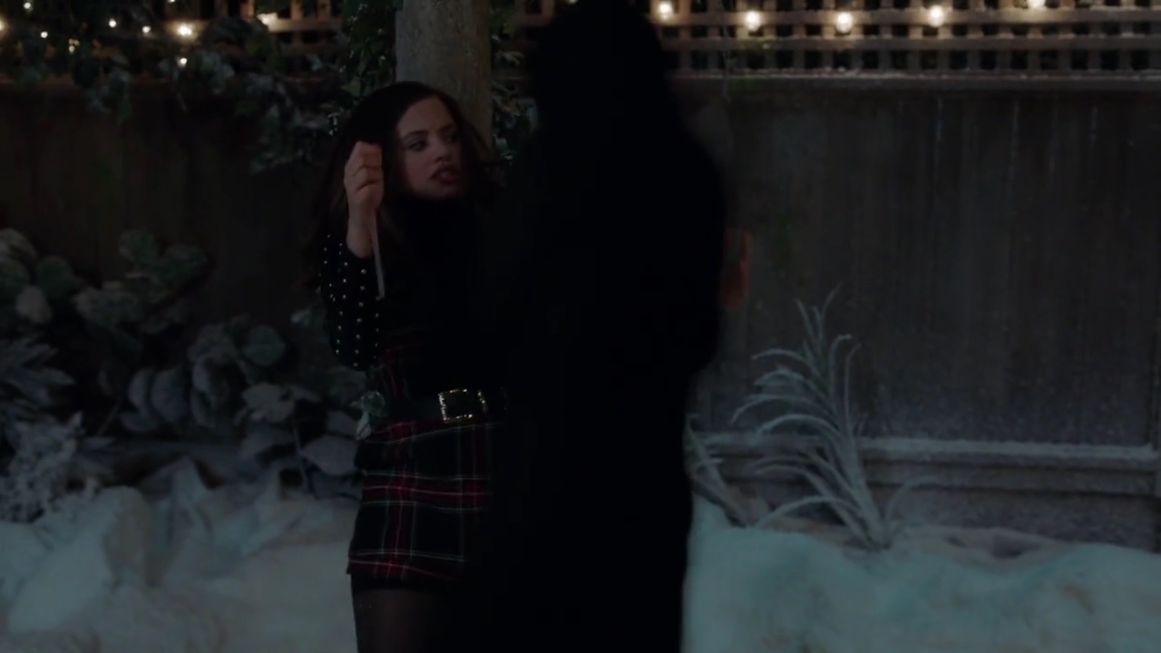Charmed-Online-dot-nl_Charmed-1x09JingleHell01836.jpg