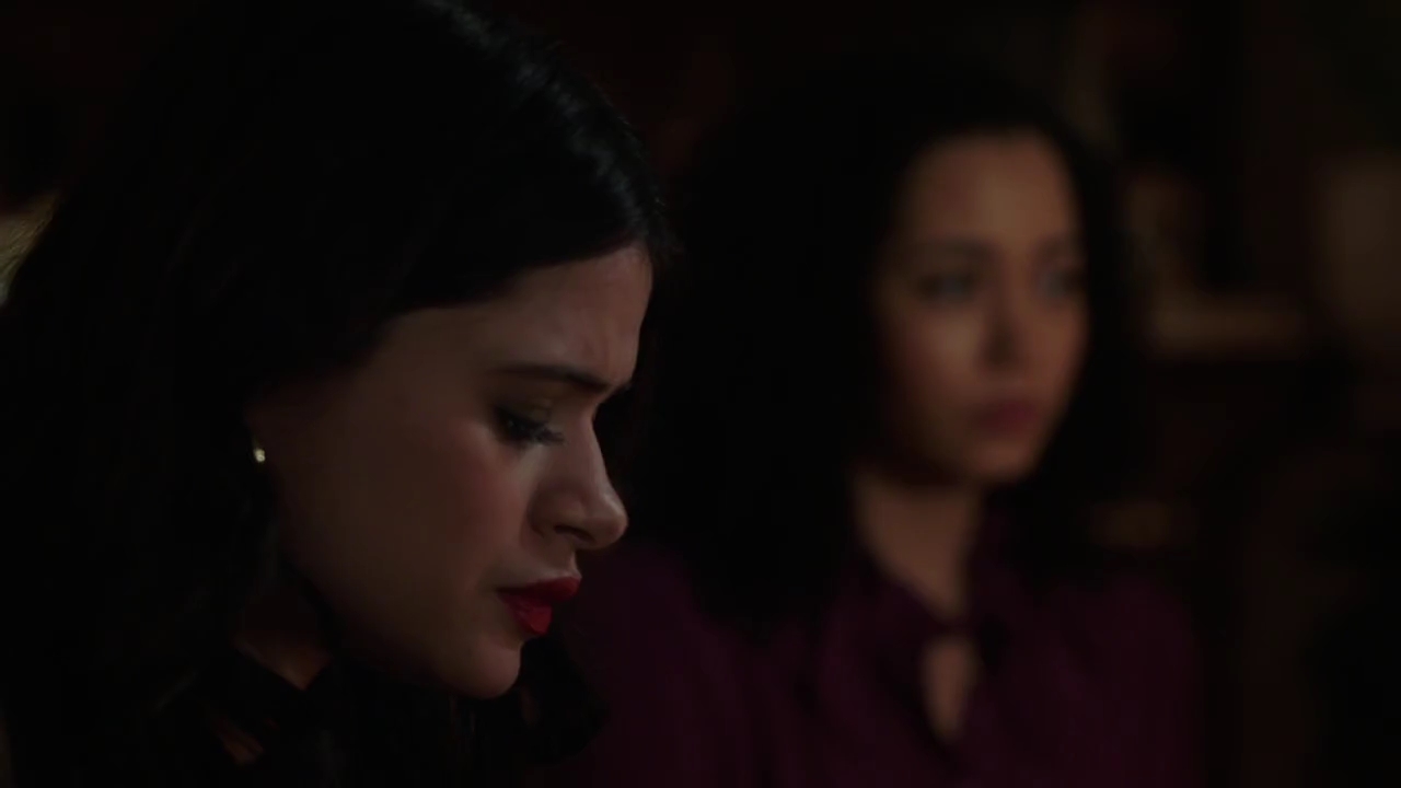 Charmed-Online-dot-nl_Charmed-1x09JingleHell02037.jpg