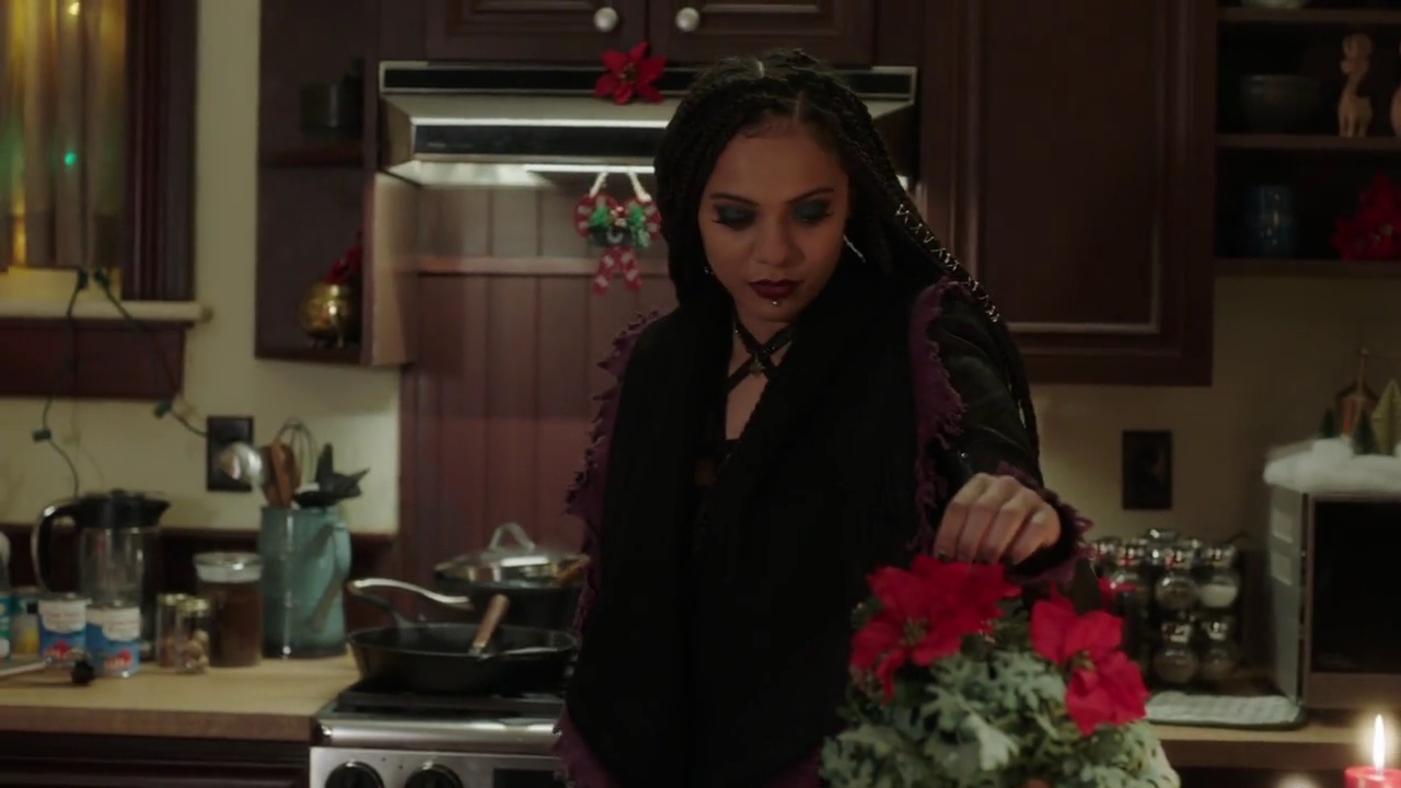 Charmed-Online-dot-nl_Charmed-1x09JingleHell02115.jpg