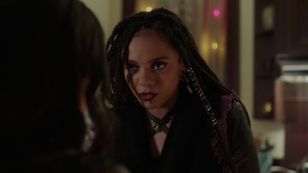 Charmed-Online-dot-nl_Charmed-1x09JingleHell02160.jpg Charmed-Online-dot-nl_Charmed-1x09JingleHell02160.jpg