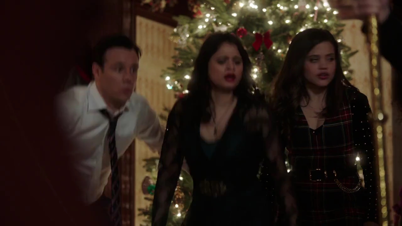 Charmed-Online-dot-nl_Charmed-1x09JingleHell02191.jpg