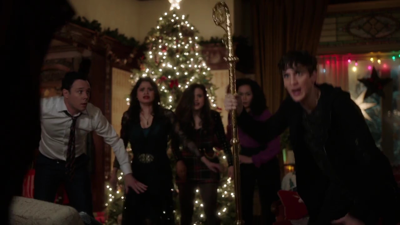 Charmed-Online-dot-nl_Charmed-1x09JingleHell02193.jpg