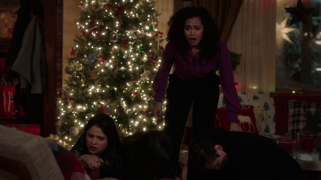 Charmed-Online-dot-nl_Charmed-1x09JingleHell02253.jpg