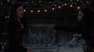 Charmed-Online-dot-nl_Charmed-1x09JingleHell01815.jpg