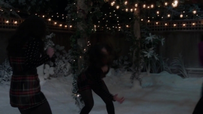 Charmed-Online-dot-nl_Charmed-1x09JingleHell01822.jpg