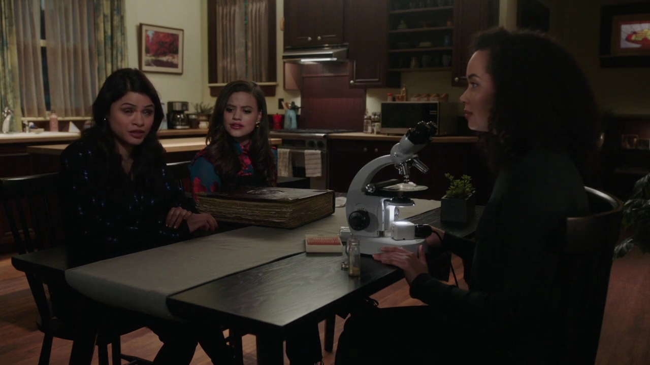 Charmed-Online-dot-nl_Charmed-1x13ManicPixieNightmare00647.jpg