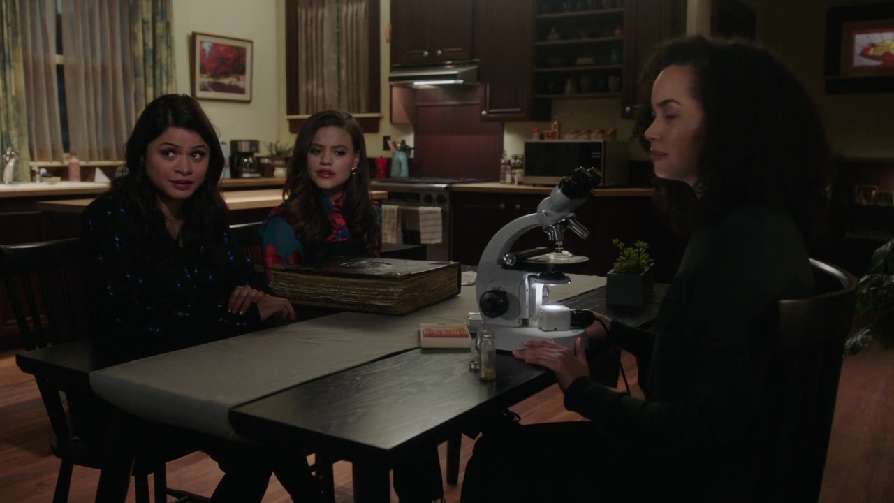 Charmed-Online-dot-nl_Charmed-1x13ManicPixieNightmare00648.jpg