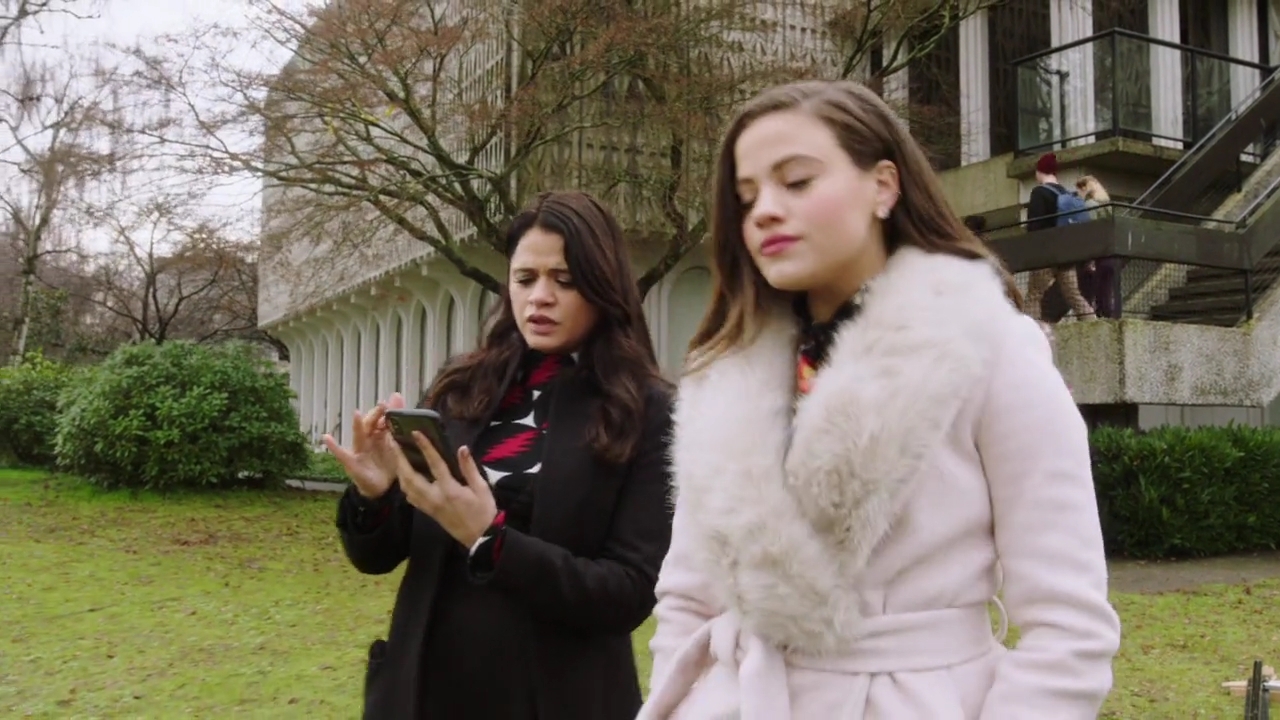Charmed-Online-dot-nl_Charmed-1x13ManicPixieNightmare01008.jpg