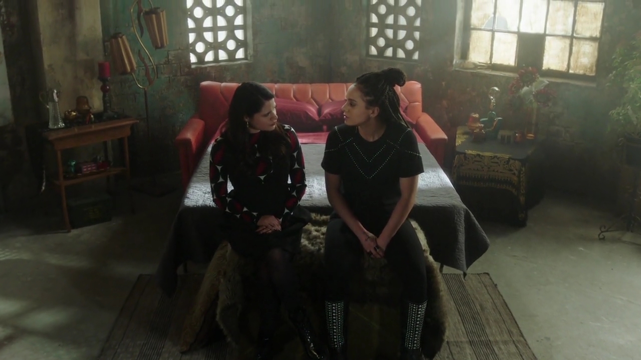 Charmed-Online-dot-nl_Charmed-1x13ManicPixieNightmare01104.jpg