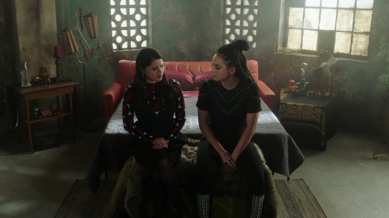 Charmed-Online-dot-nl_Charmed-1x13ManicPixieNightmare01108.jpg