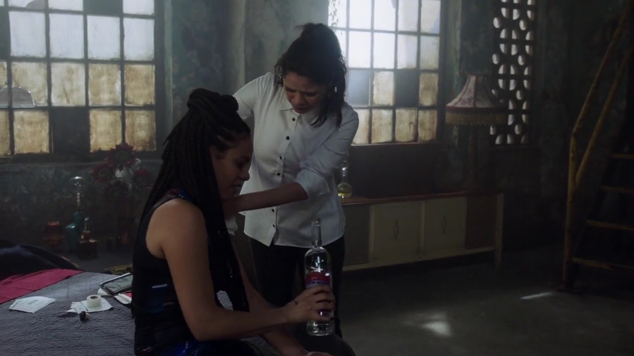 Charmed-Online-dot-nl_Charmed-1x14TouchedByADemon00004.jpg