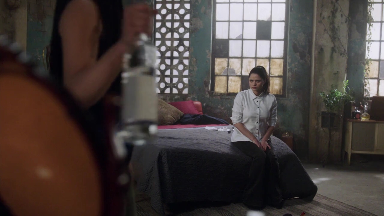 Charmed-Online-dot-nl_Charmed-1x14TouchedByADemon00077.jpg