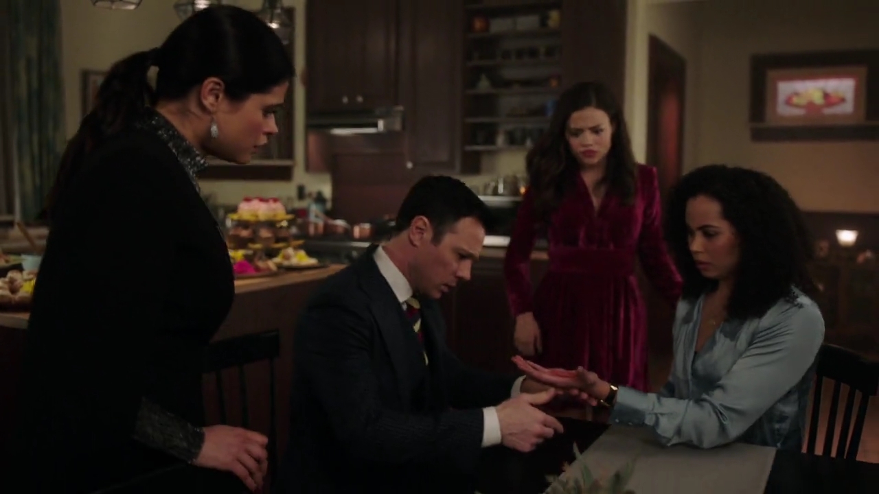 Charmed-Online-dot-nl_Charmed-1x14TouchedByADemon00260.jpg