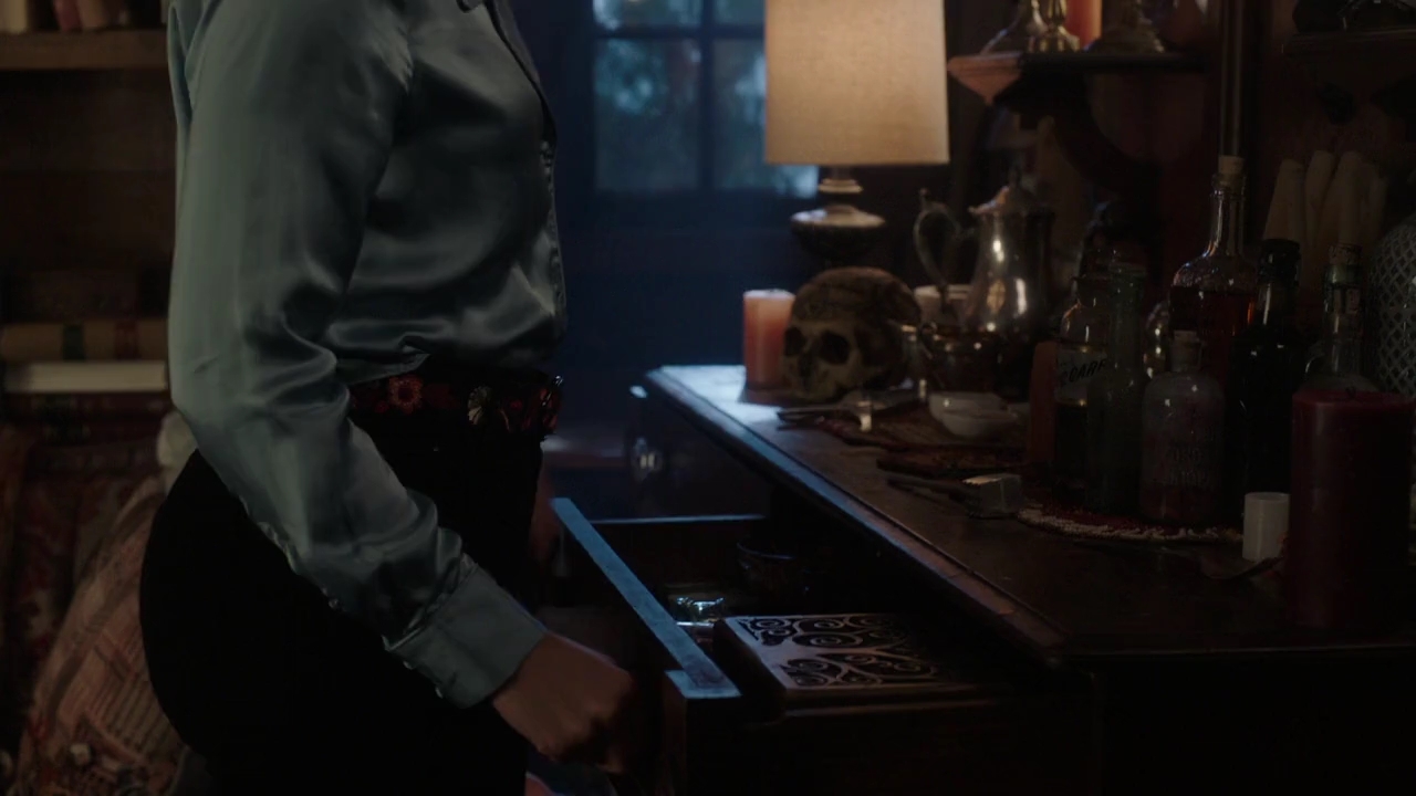 Charmed-Online-dot-nl_Charmed-1x14TouchedByADemon00355.jpg