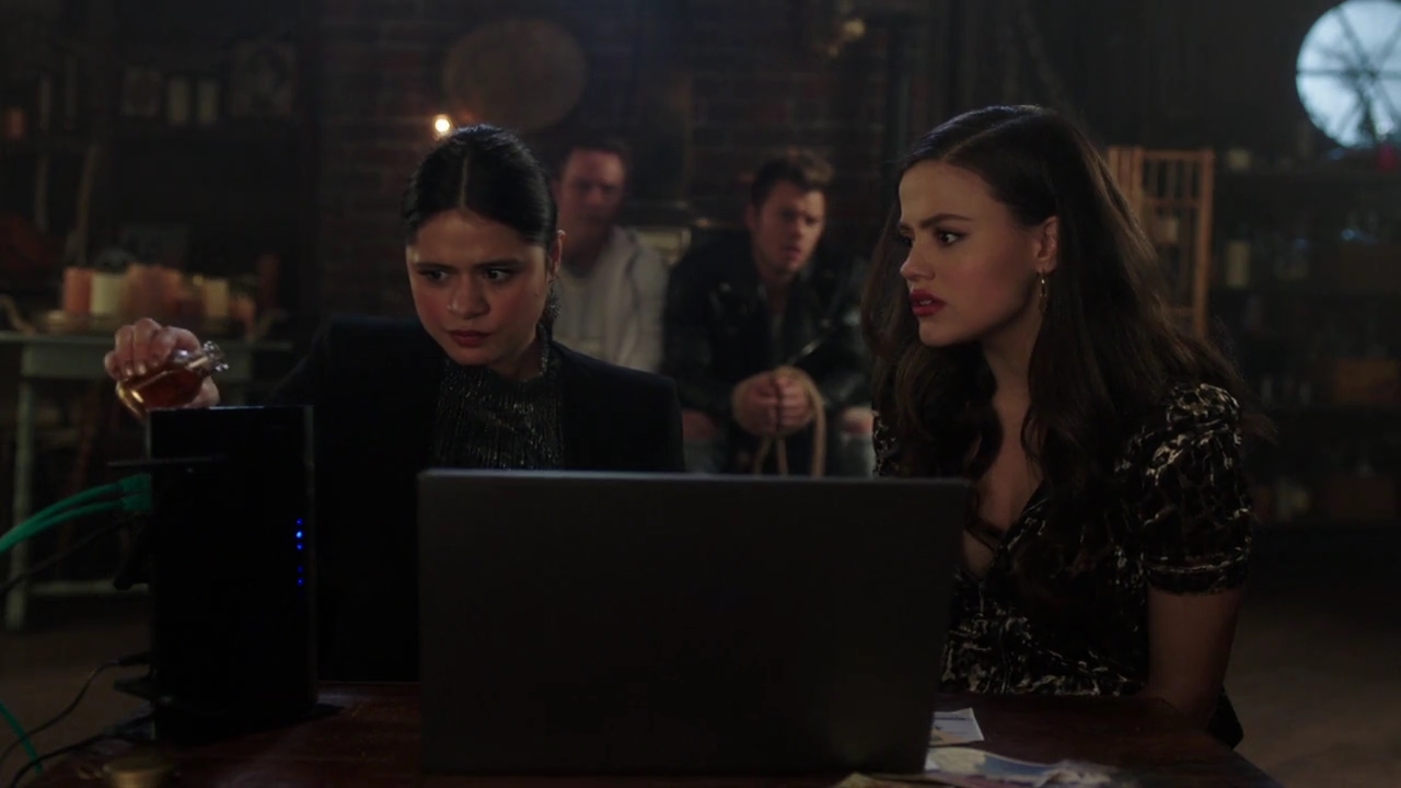 Charmed-Online-dot-nl_Charmed-1x14TouchedByADemon01900.jpg