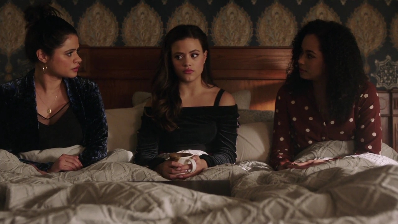 Charmed-Online-dot-nl_Charmed-1x14TouchedByADemon02098.jpg