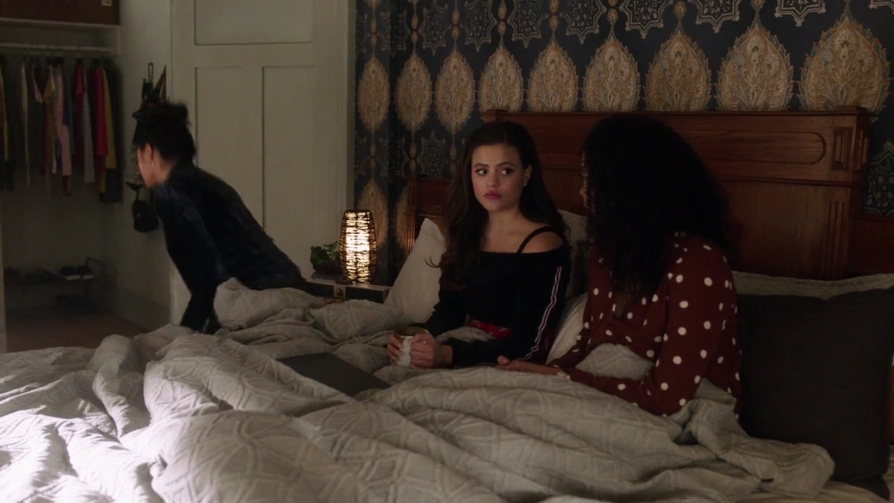 Charmed-Online-dot-nl_Charmed-1x14TouchedByADemon02111.jpg