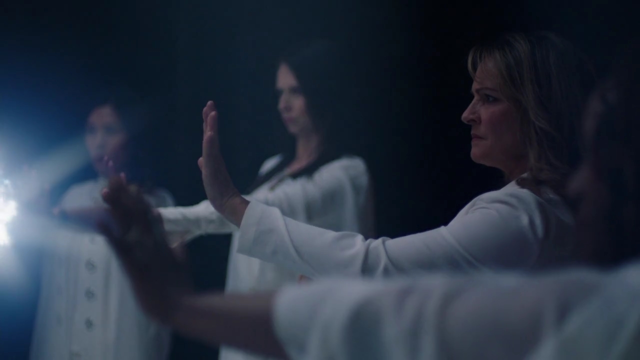 Charmed-Online-dot-nl_Charmed-1x17Surrender00121.jpg