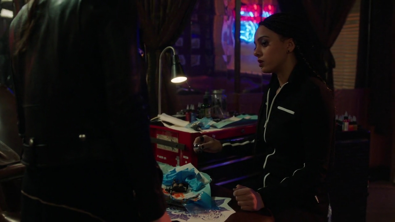 Charmed-Online-dot-nl_Charmed-1x17Surrender00824.jpg