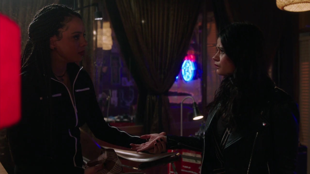 Charmed-Online-dot-nl_Charmed-1x17Surrender00869.jpg