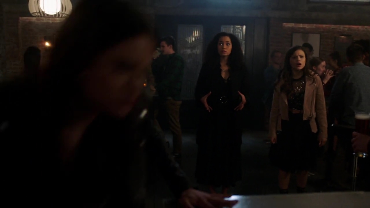 Charmed-Online-dot-nl_Charmed-1x17Surrender00950.jpg