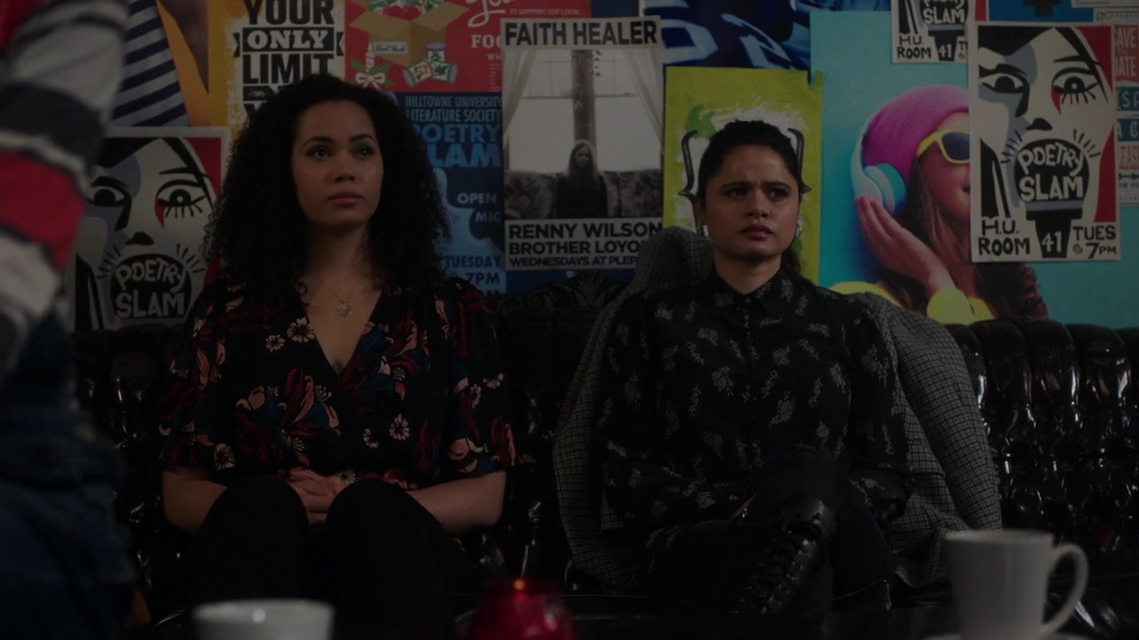 Charmed-Online-dot-nl_Charmed-1x17Surrender01250.jpg