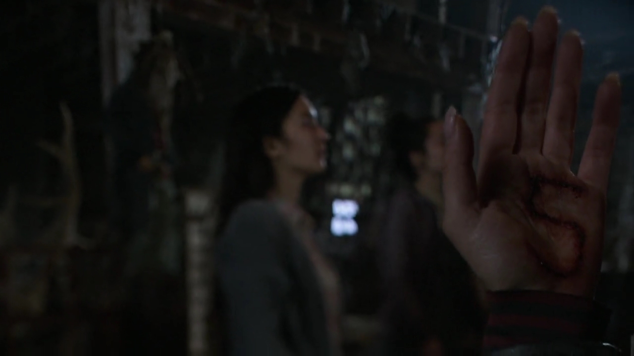 Charmed-Online-dot-nl_Charmed-1x17Surrender01505.jpg