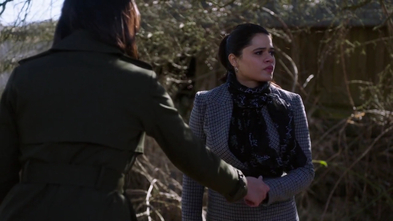 Charmed-Online-dot-nl_Charmed-1x17Surrender01669.jpg