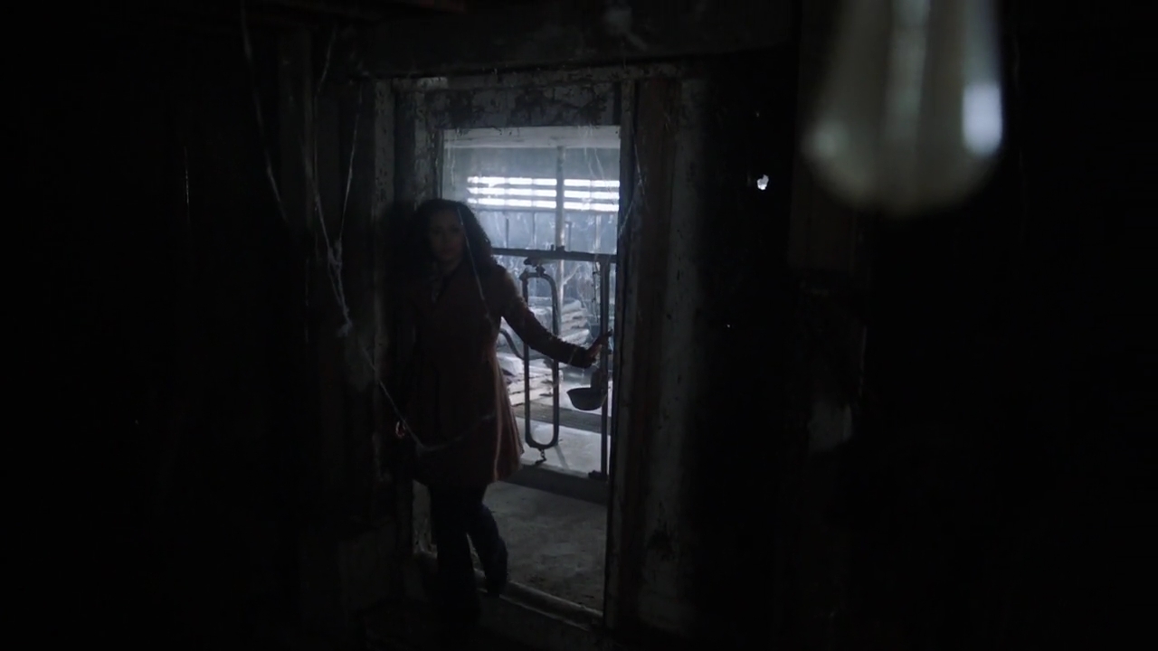 Charmed-Online-dot-nl_Charmed-1x17Surrender01846.jpg