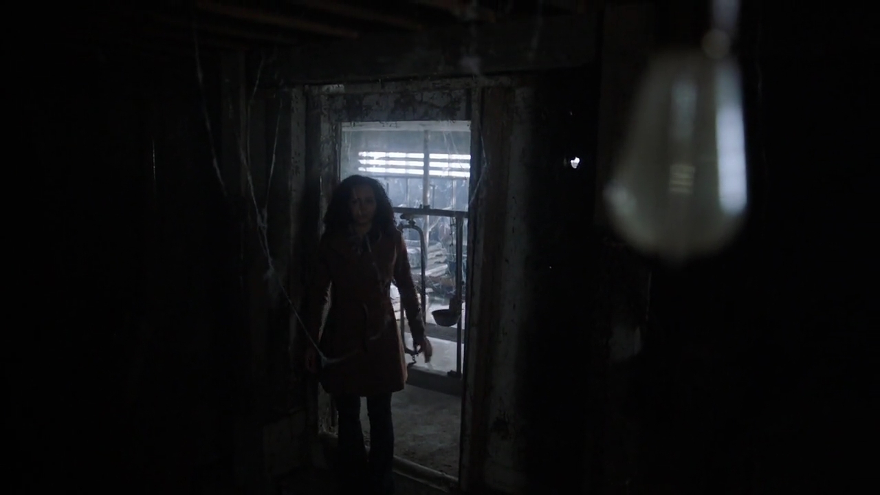 Charmed-Online-dot-nl_Charmed-1x17Surrender01848.jpg