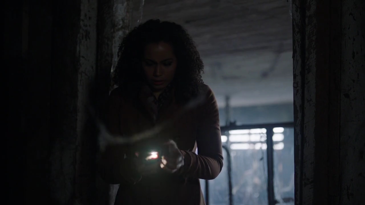 Charmed-Online-dot-nl_Charmed-1x17Surrender01855.jpg