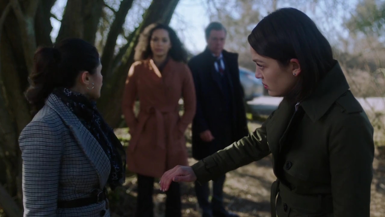 Charmed-Online-dot-nl_Charmed-1x17Surrender02006.jpg