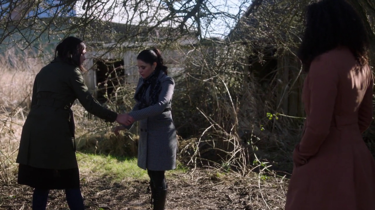 Charmed-Online-dot-nl_Charmed-1x17Surrender02012.jpg