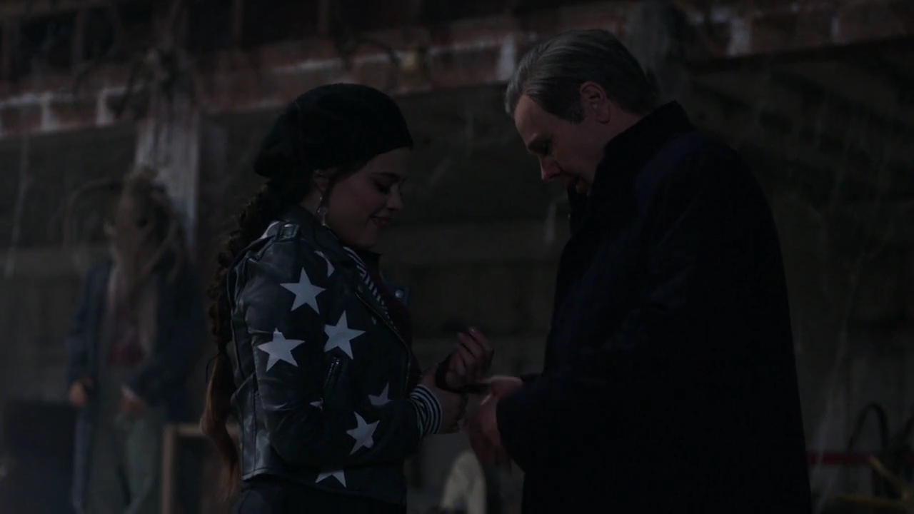 Charmed-Online-dot-nl_Charmed-1x17Surrender02048.jpg